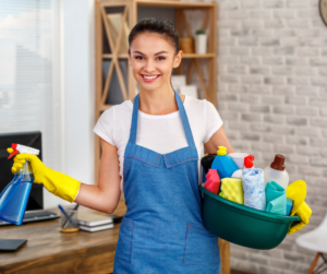 عاملات نظافة بالساعة في عجمان